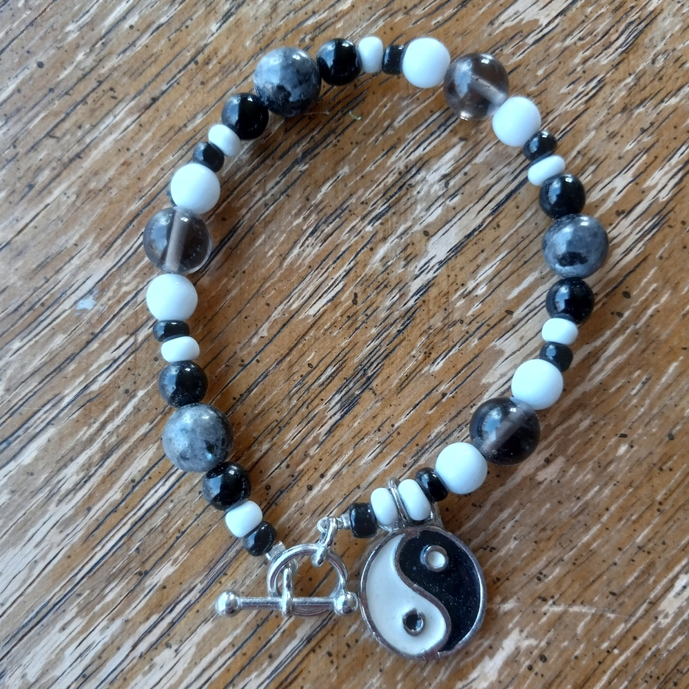 Handmade Crystal Beaded Bracelet!!!! Yin Yang!!!